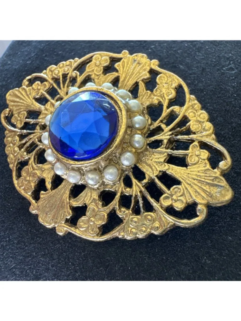 Vtg Gold-Tone Brooch Blue Faceted Glass Stone Faux Pearl Accents Floral Filigree